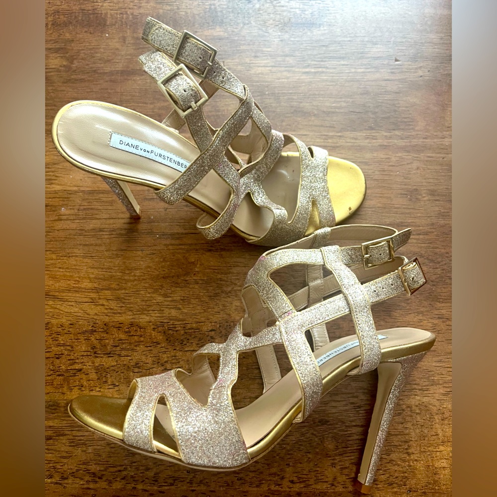 DVF Diane von Furtensberg Valene Sandals Strappy Gold Glitter Shoes size 8.5